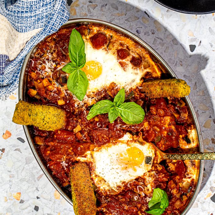 Oeufs pochés (shakshuka) et frites de polenta