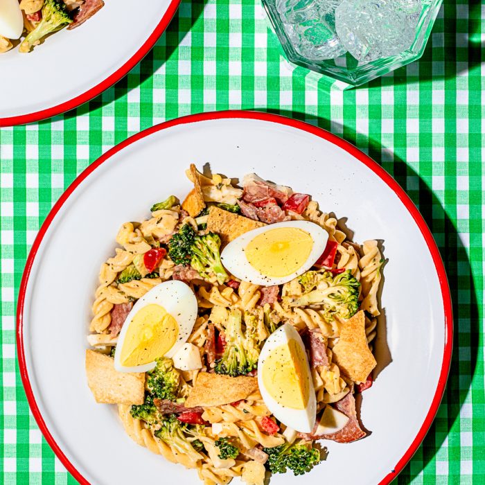 Salade de pâtes, oeufs et bacon