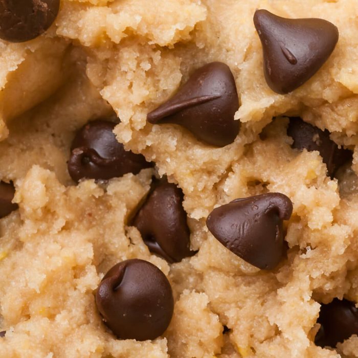 Manger de la pâte à biscuit crue: risques, contaminants et options sécuritaires