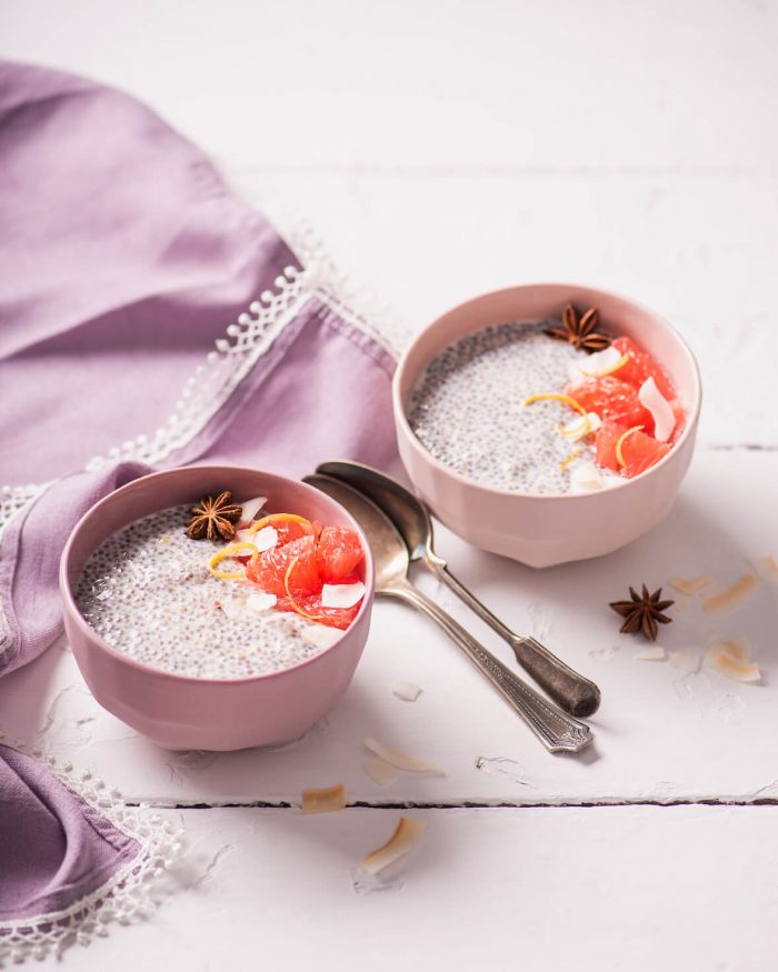Pouding de chia au pamplemousse et au poivre long