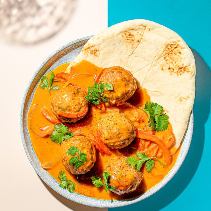 Boulettes de poulet au cari rouge