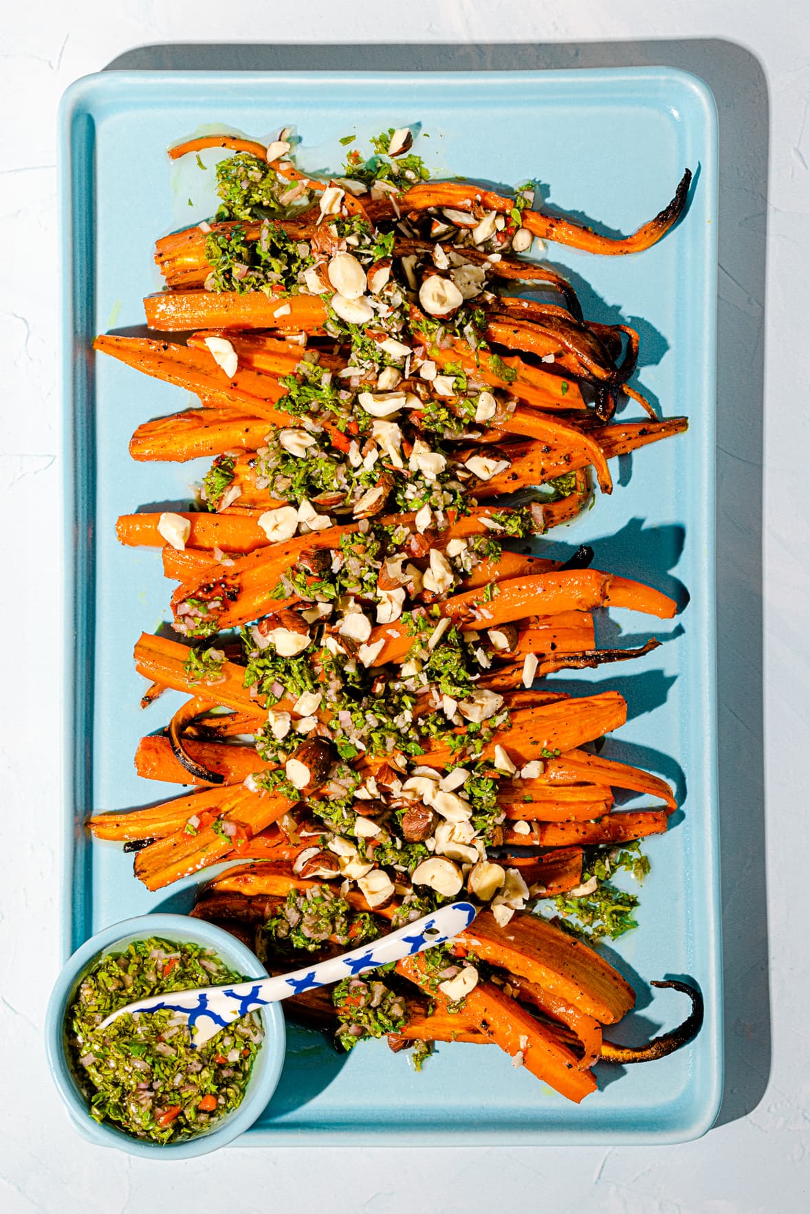 Carottes glacées au miel avec chimichurri (roasted carrots with chimichurri sauce)