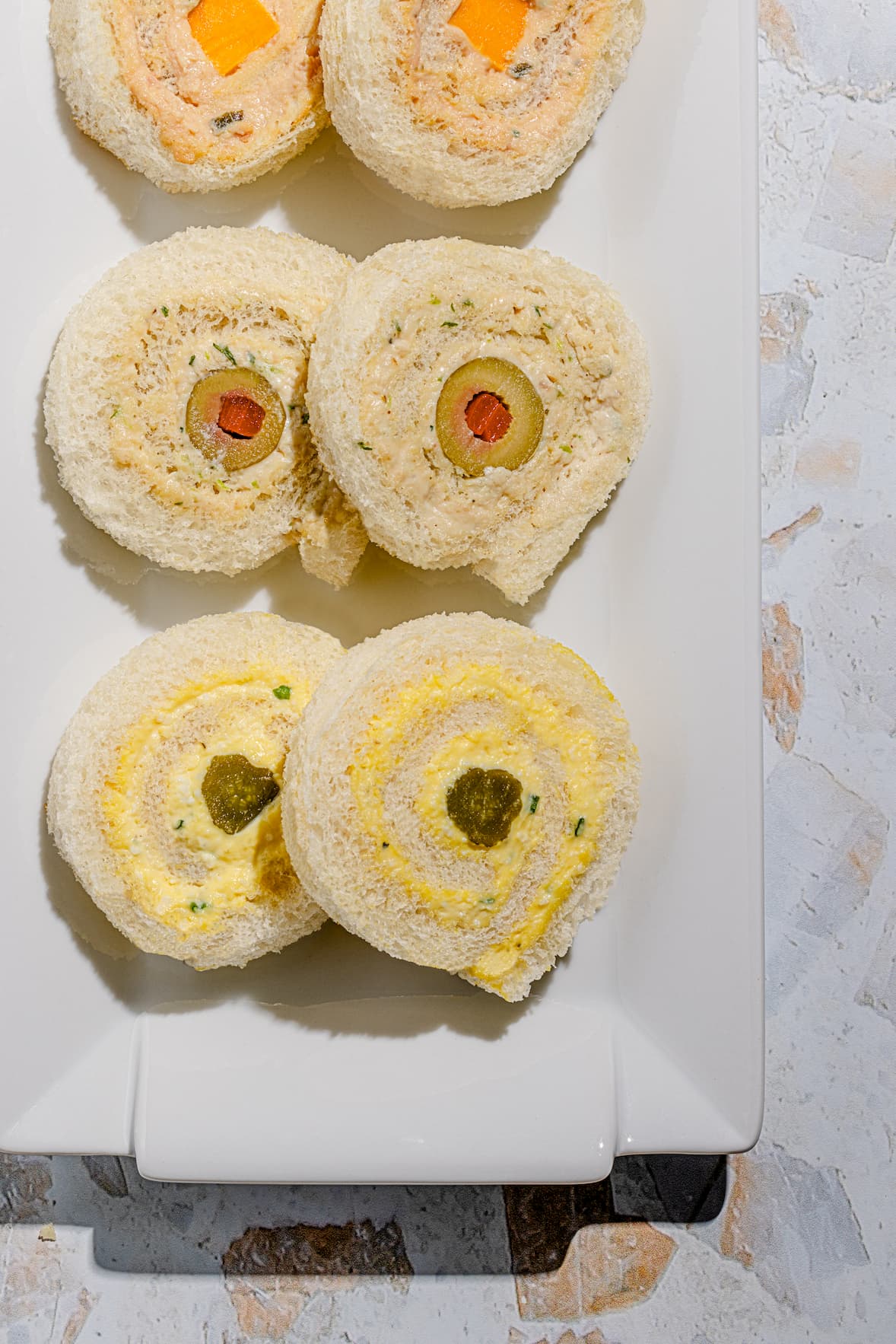 Sandwichs roulés au jambon, au poulet ou aux oeufs