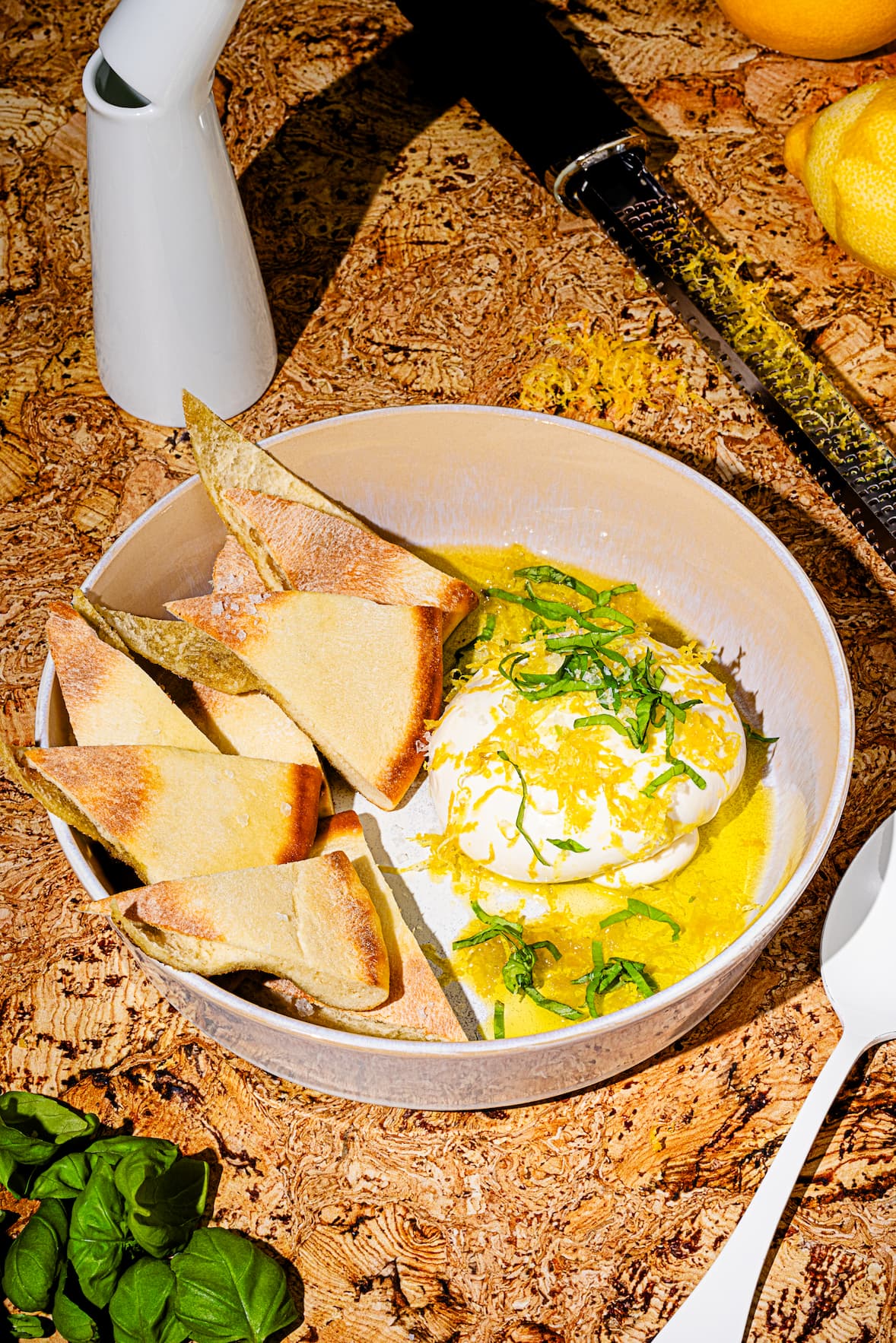Recette de burrata avec zeste de citron et huile d'olive extra-vierge