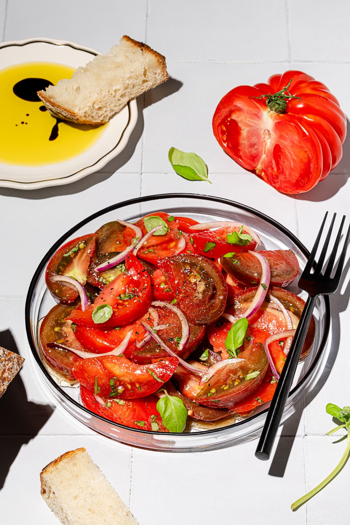 Salade simple tomates et basilic