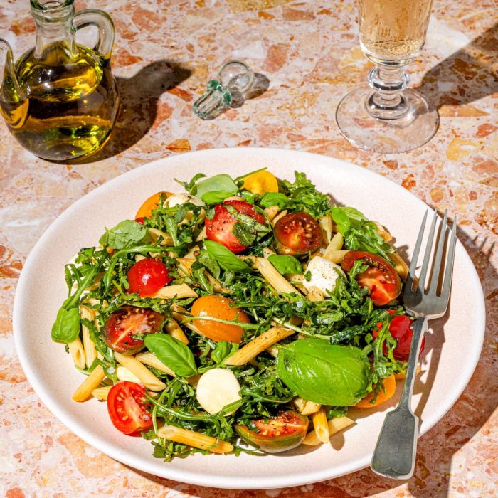 Salade de pâtes style caprese