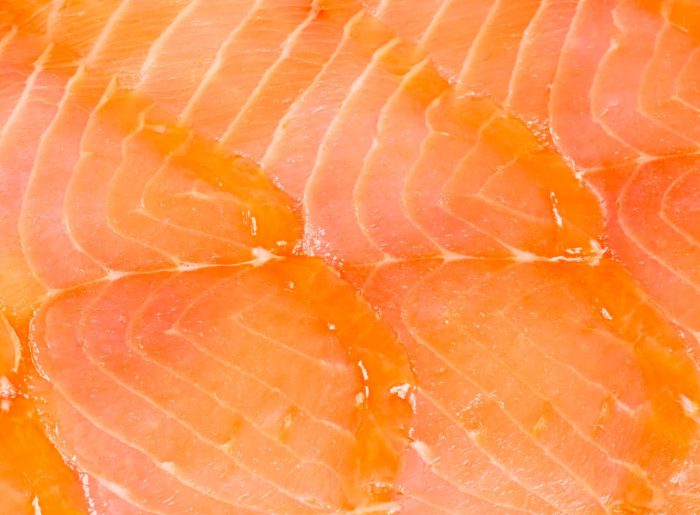 Le saumon fumé : valeurs nutritives, calories, bienfaits santé, recettes et utilisations