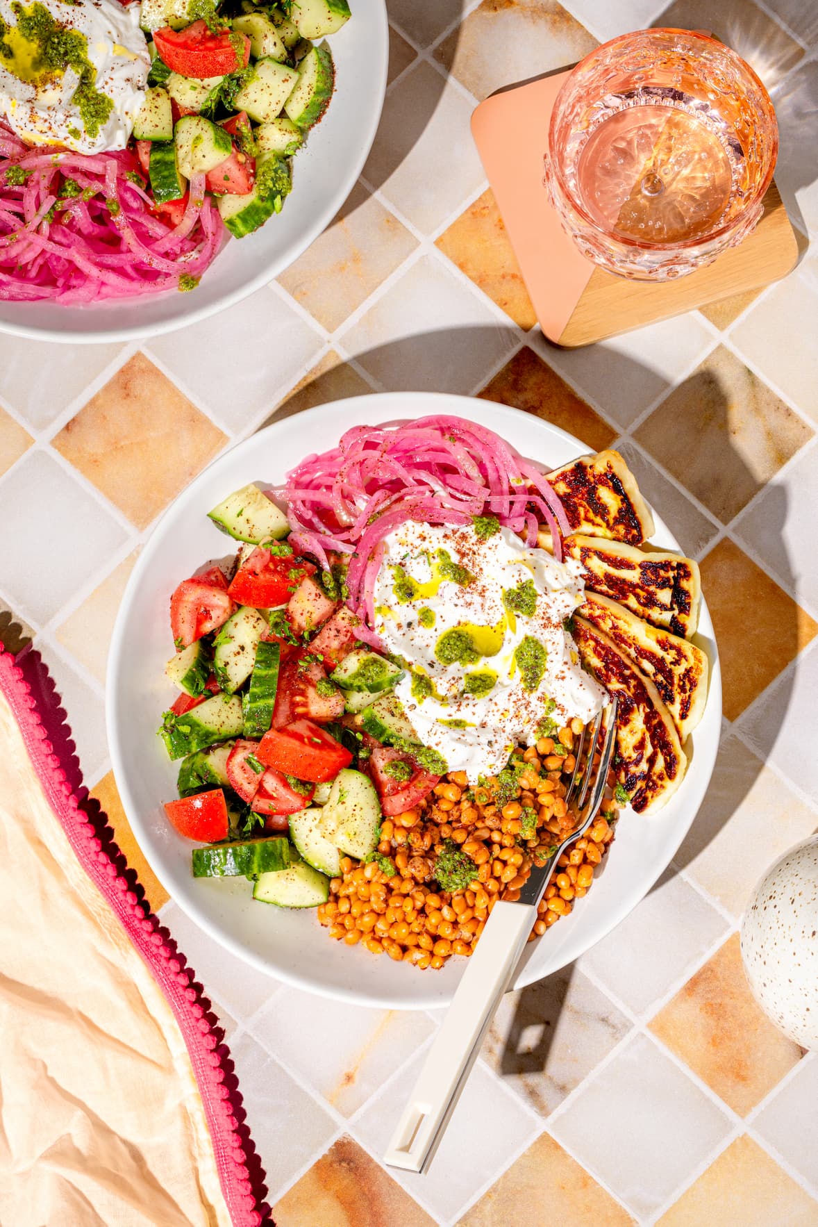 Bol halloumi et lentilles avec sumac