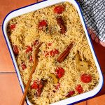 Riz au four avec tomates confites et ail