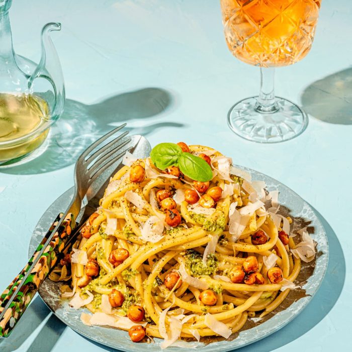 Pâtes au pesto avec pois chiches grillées