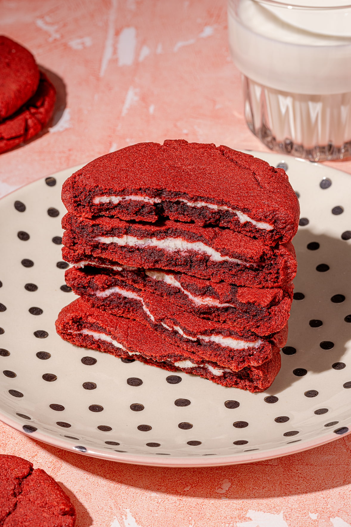 Biscuit red velvet fourré au fromage à la crème