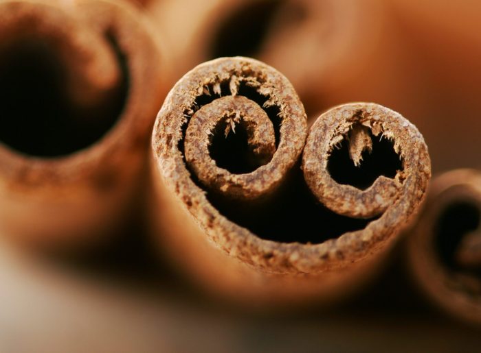 La cannelle : valeurs nutritives, calories, bienfaits santé, recettes et utilisations