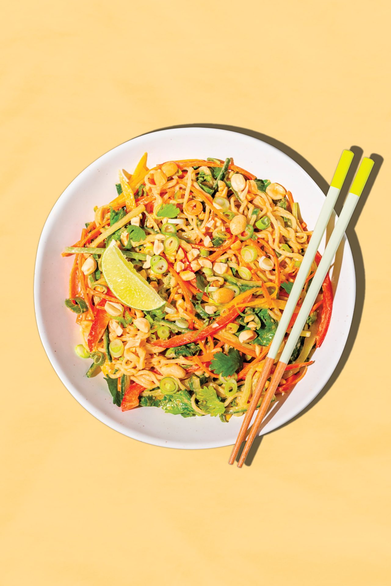 Salade de nouilles ramen et beurre d’arachide