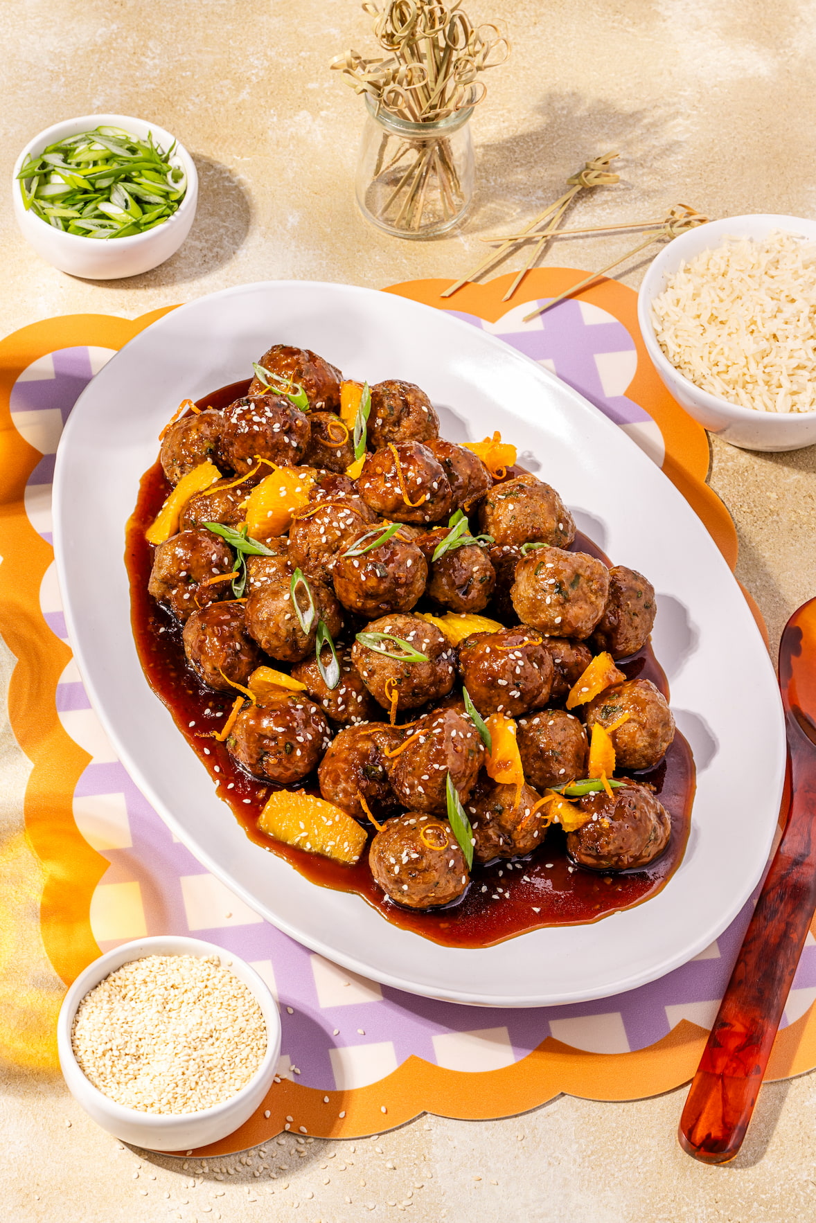 Boulettes à la sauce aux agrumes au four, sauce à l'orange et ponzu.