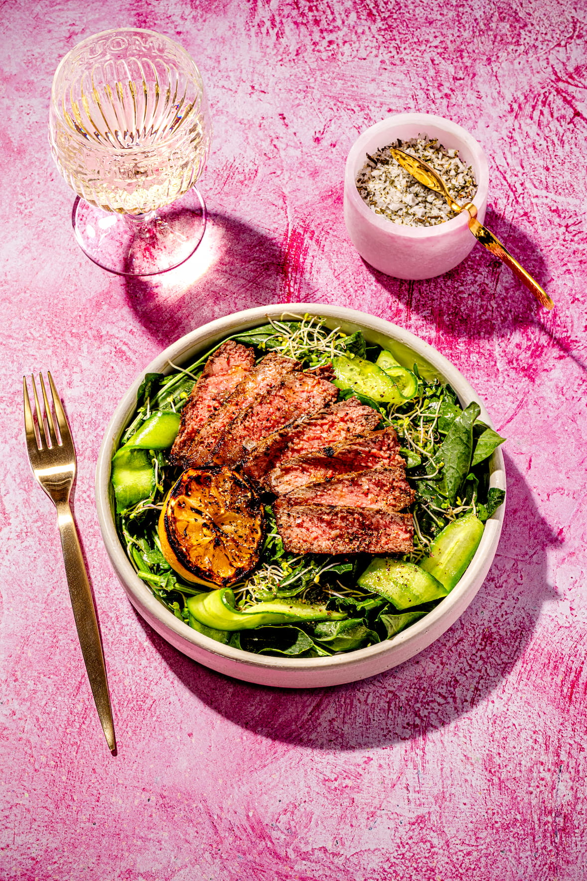 Salade avec tranches de steak