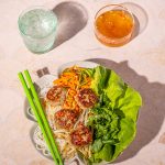 Bols de boulettes de porc vietnamiennes