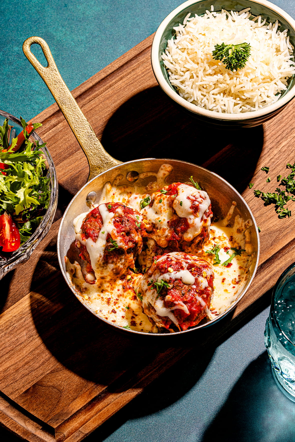 Boulettes de saucisses épicées à la calabraise gratinées dans une sauce tomate maison relevée