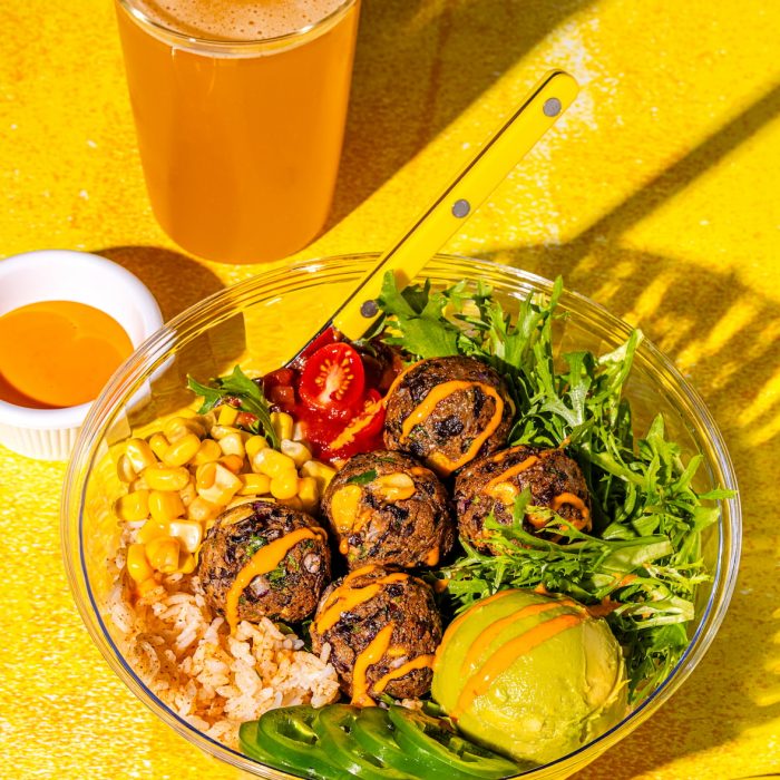 Bols de boulettes végétariennes