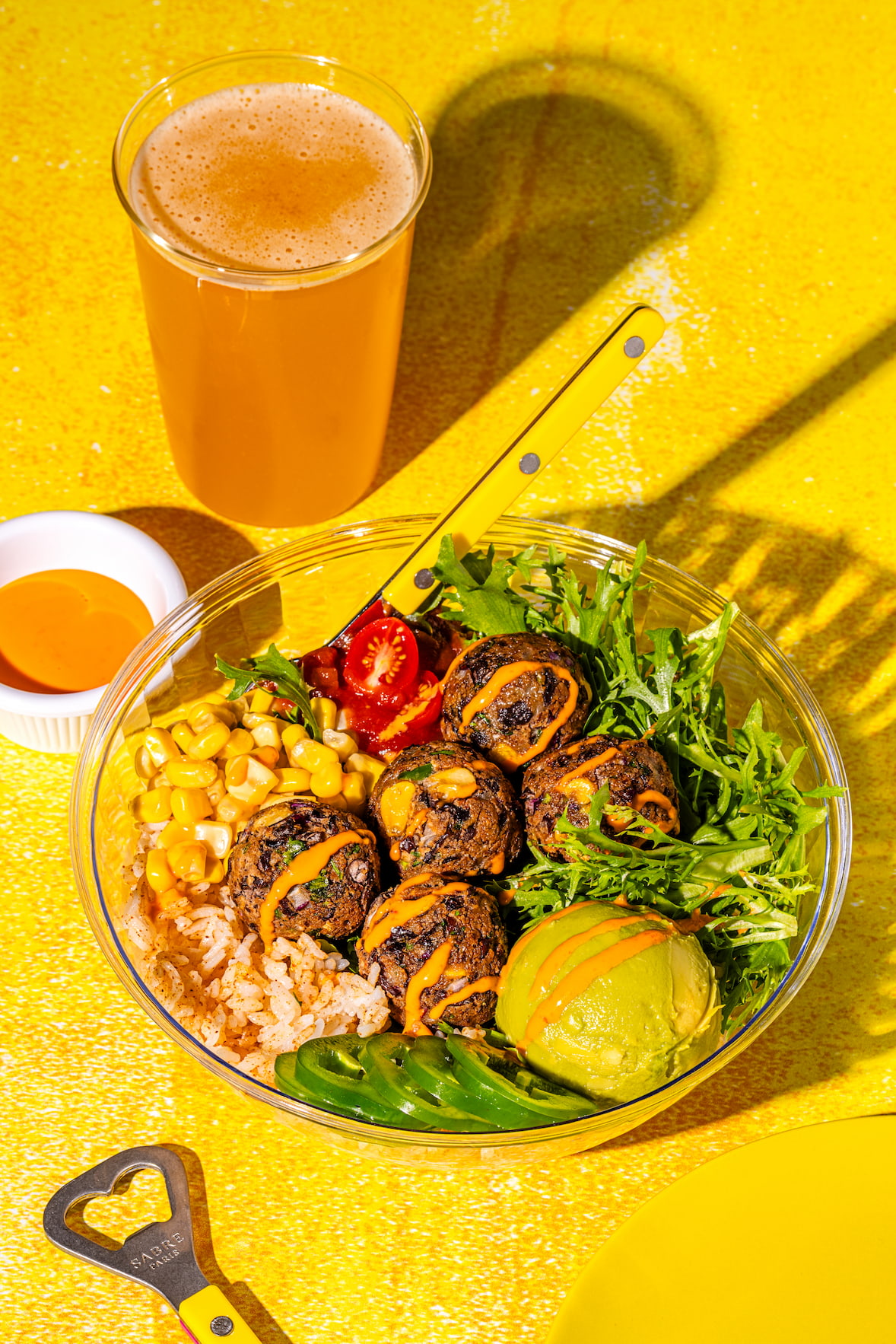 Boulettes mexicaines aux haricots noirs avec sauce épicée