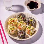 Boulettes de riz au saumon cru