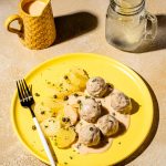 Boulettes allemandes avec sauce crémeuse aux câpres