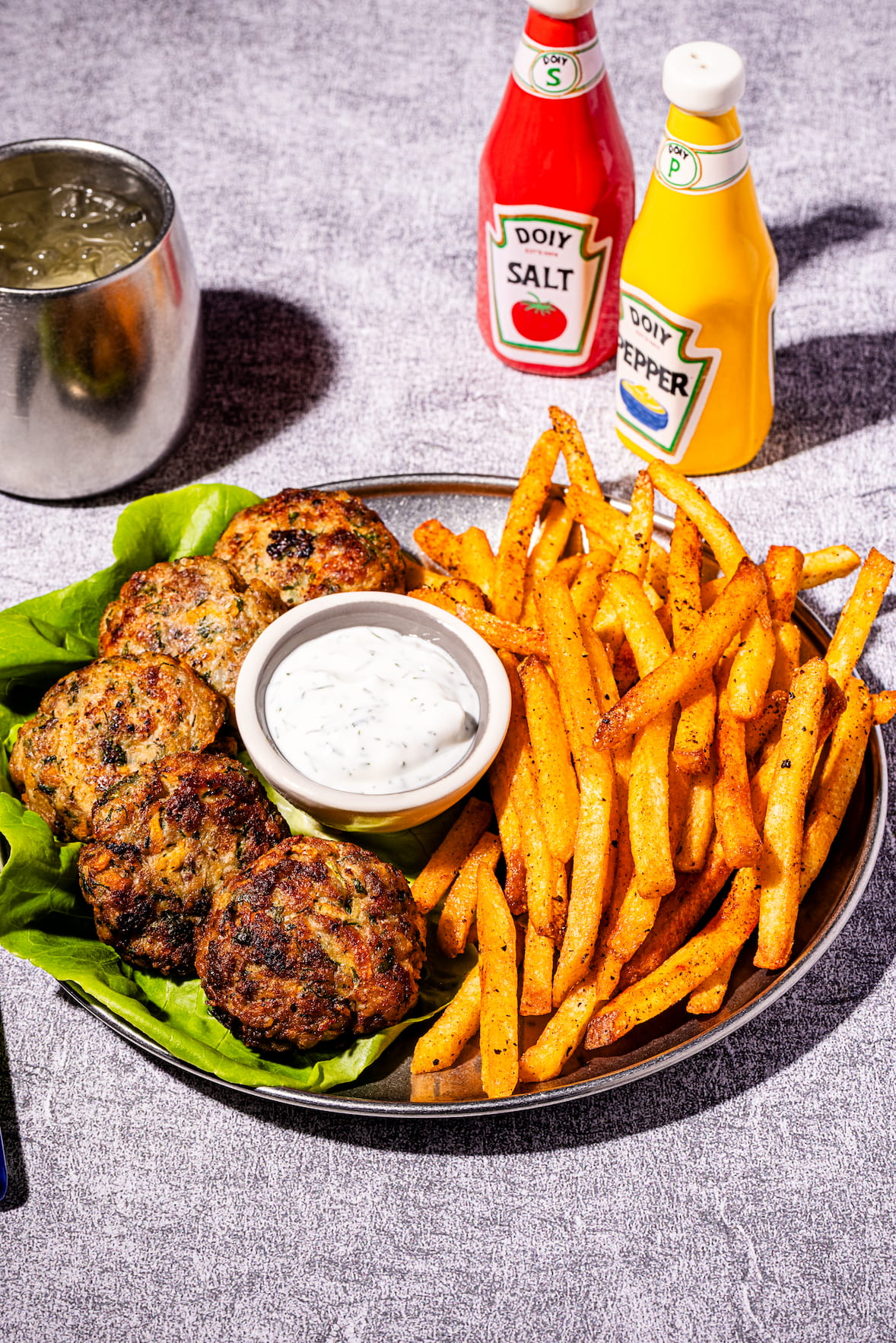 Boulettes de viande à la roumaine dorées, recette de chiftele maison au porc et boeuf