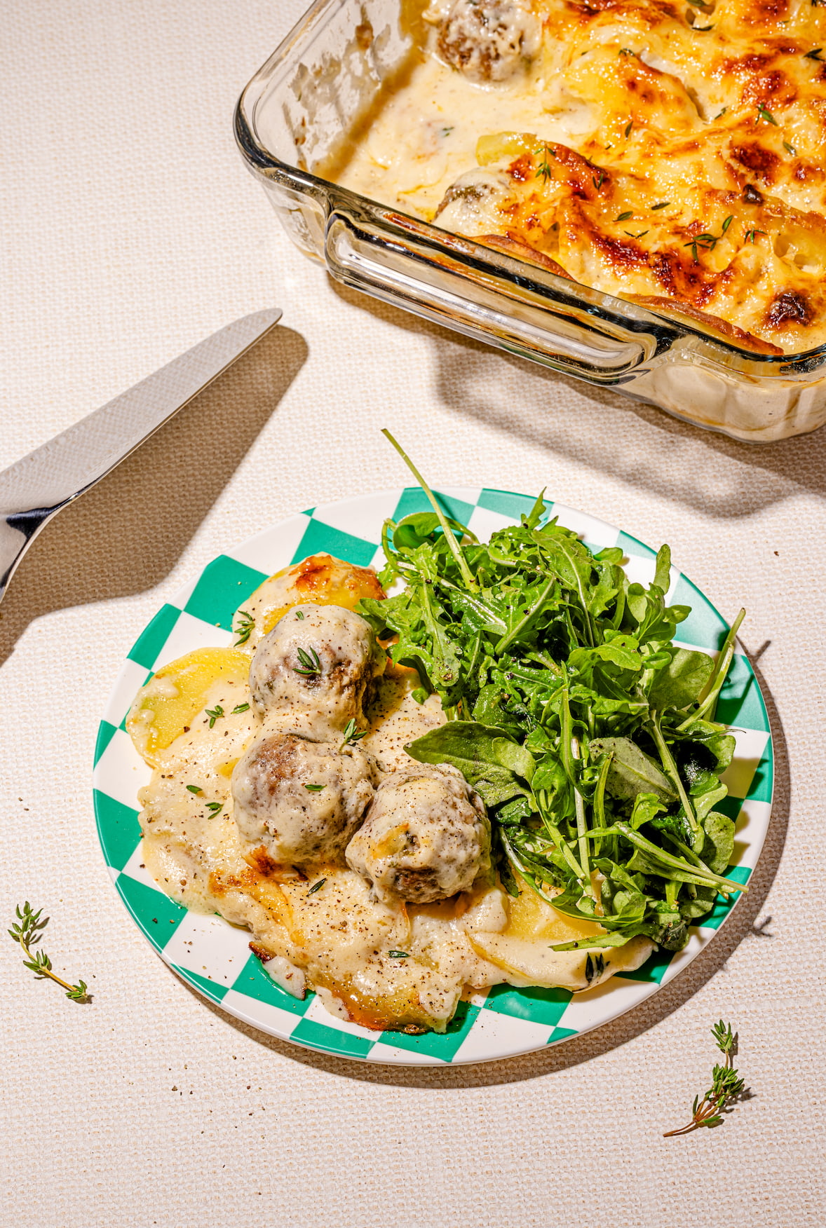 Gratin Parmentier aux boulettes de boeuf haché maison avec sauce au gruyère et pommes de terre