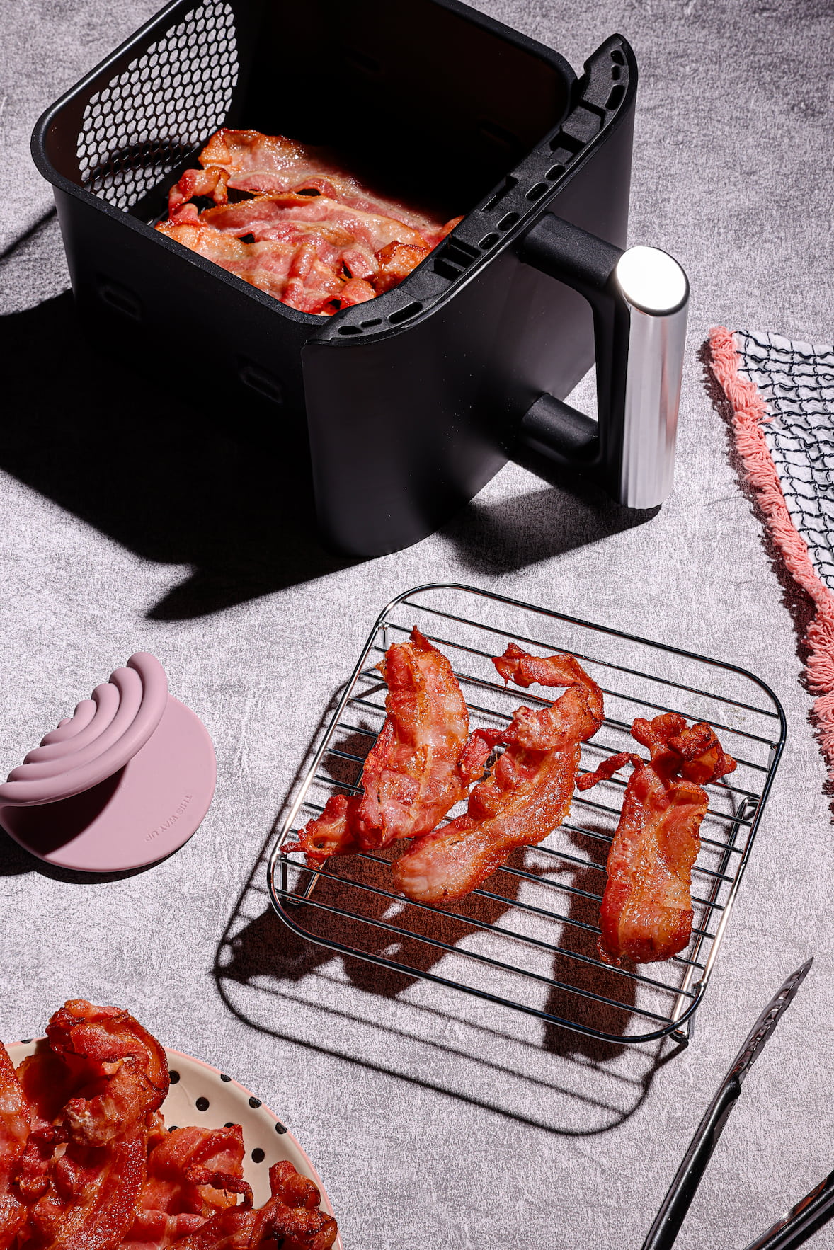 Bacon au air fryer croustillant et doré cuit rapidement dans la friteuse à air