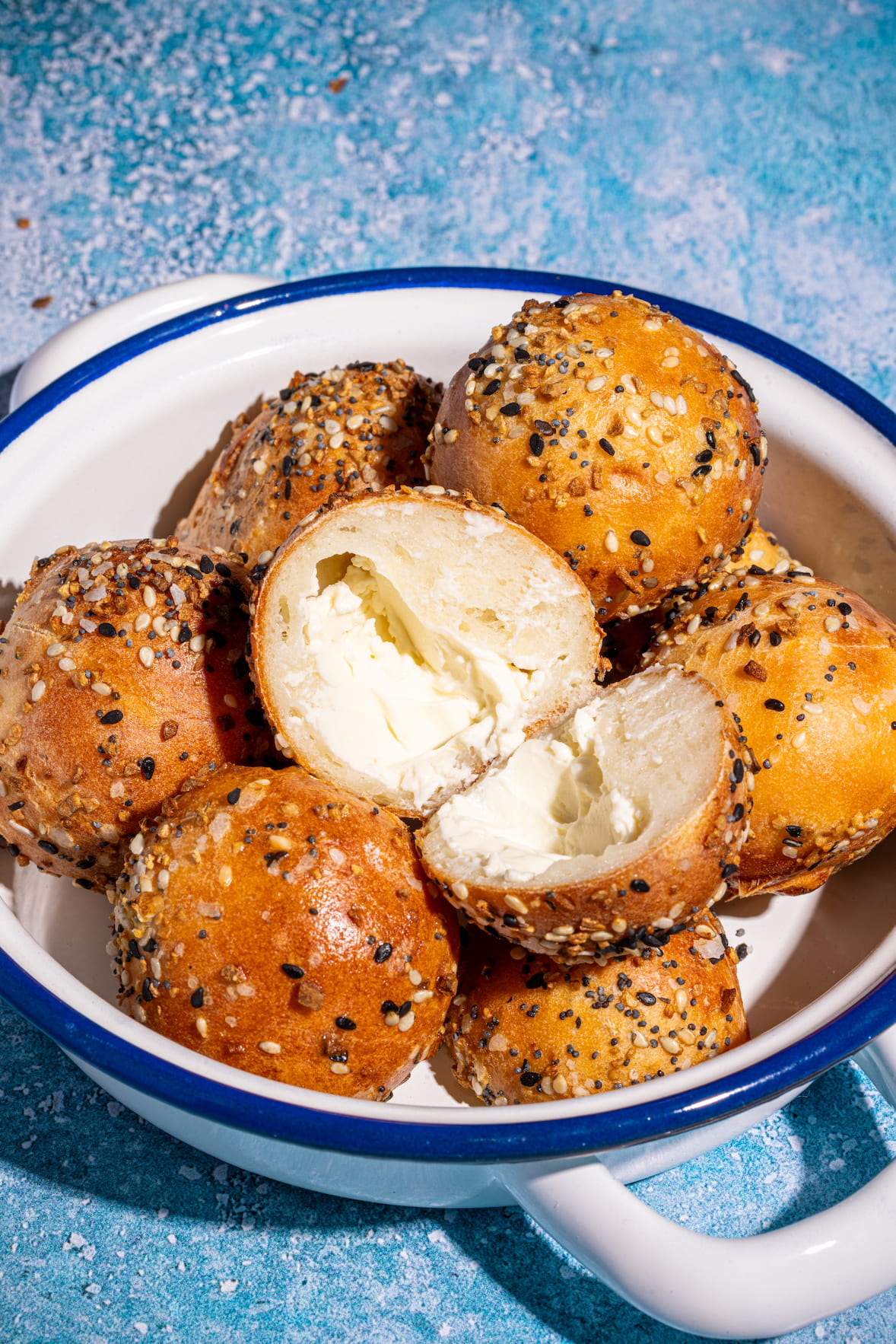 Bouchées de bagel au fromage à la crème au yogourt grec tout garni faciles