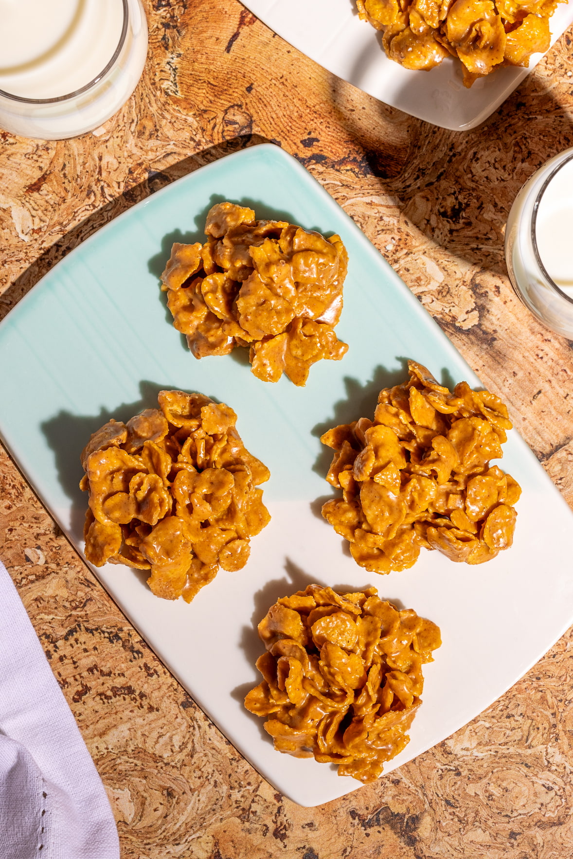 Bouchées croustillantes au caramel faites de Corn Flakes et beurre d’arachide