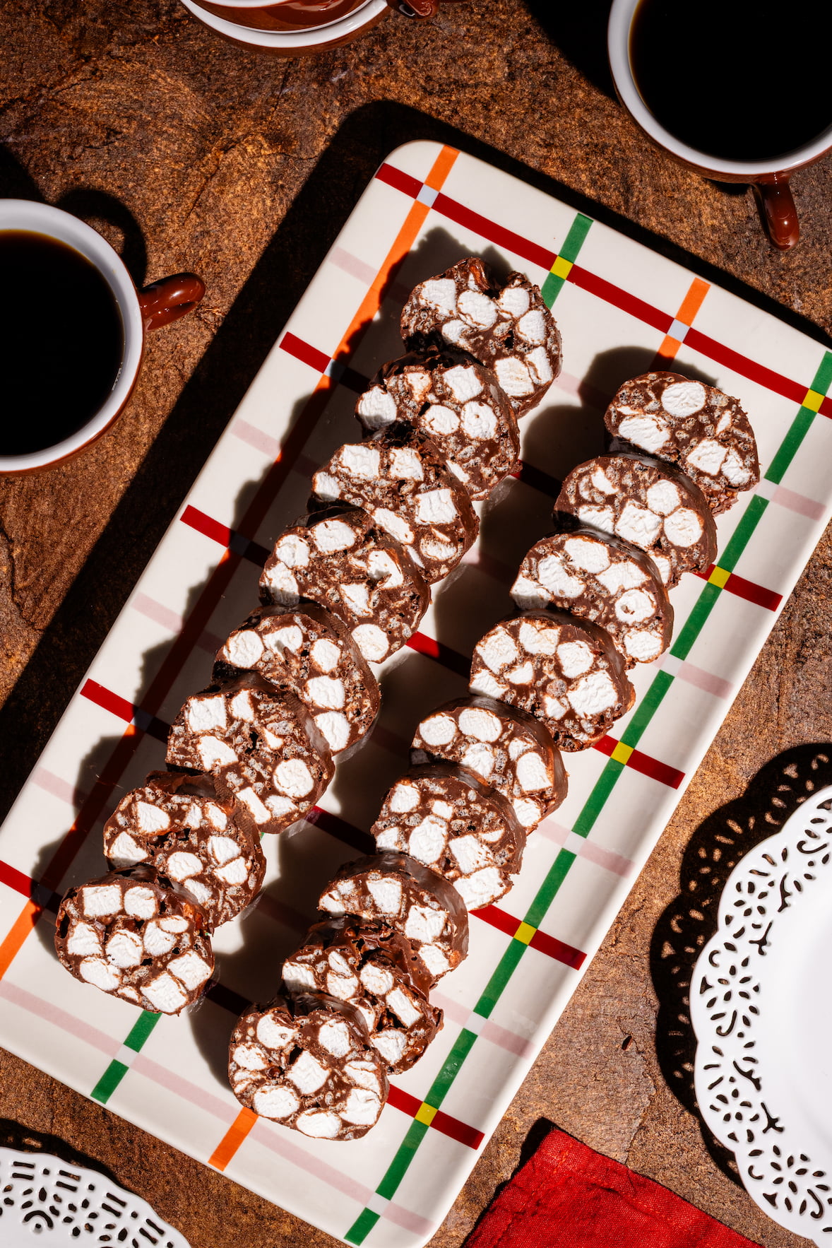 Pattes d’éléphant en rouleaux tranchés avec chocolat guimauves et riz soufflé