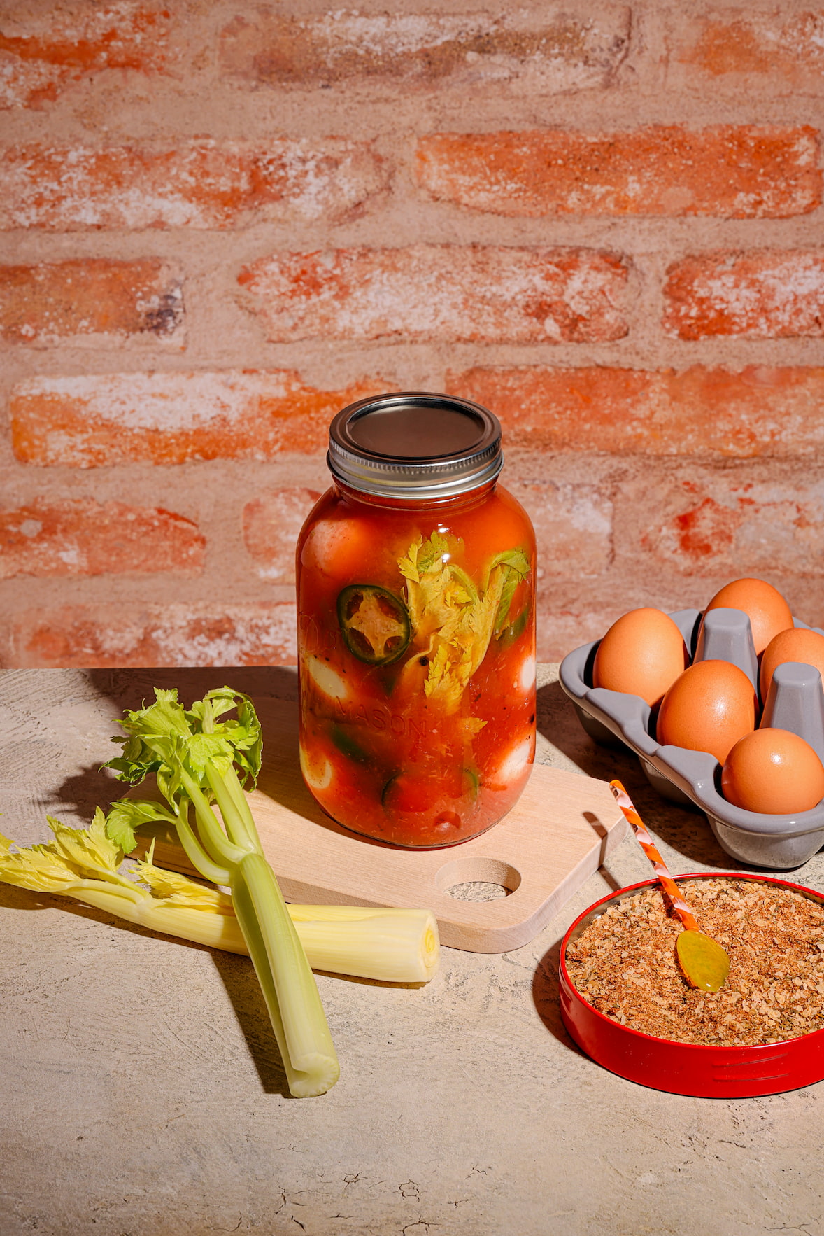 Oeufs marinés style Bloody Ceasar dans une marinade au Clamato épicée