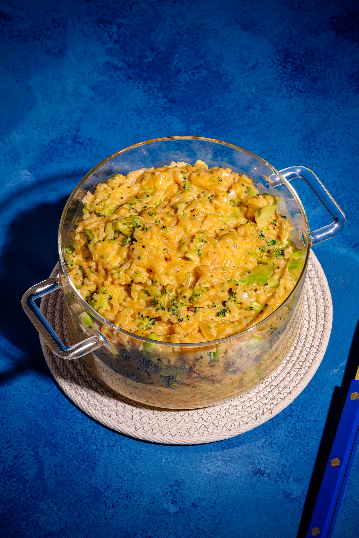 Riz crémeux au cheddar et au brocoli onctueux et réconfortant