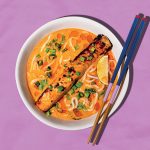 Ramen crémeux au saumon (soupe laksa)