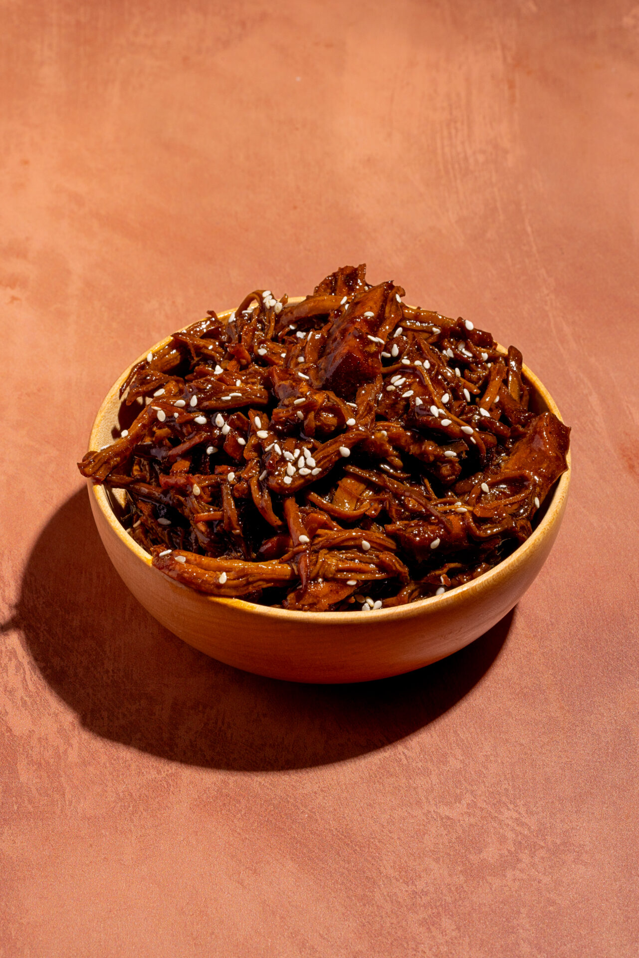 Porc effiloché asiatique à la mijoteuse avec sauce hoisin brillante et miel