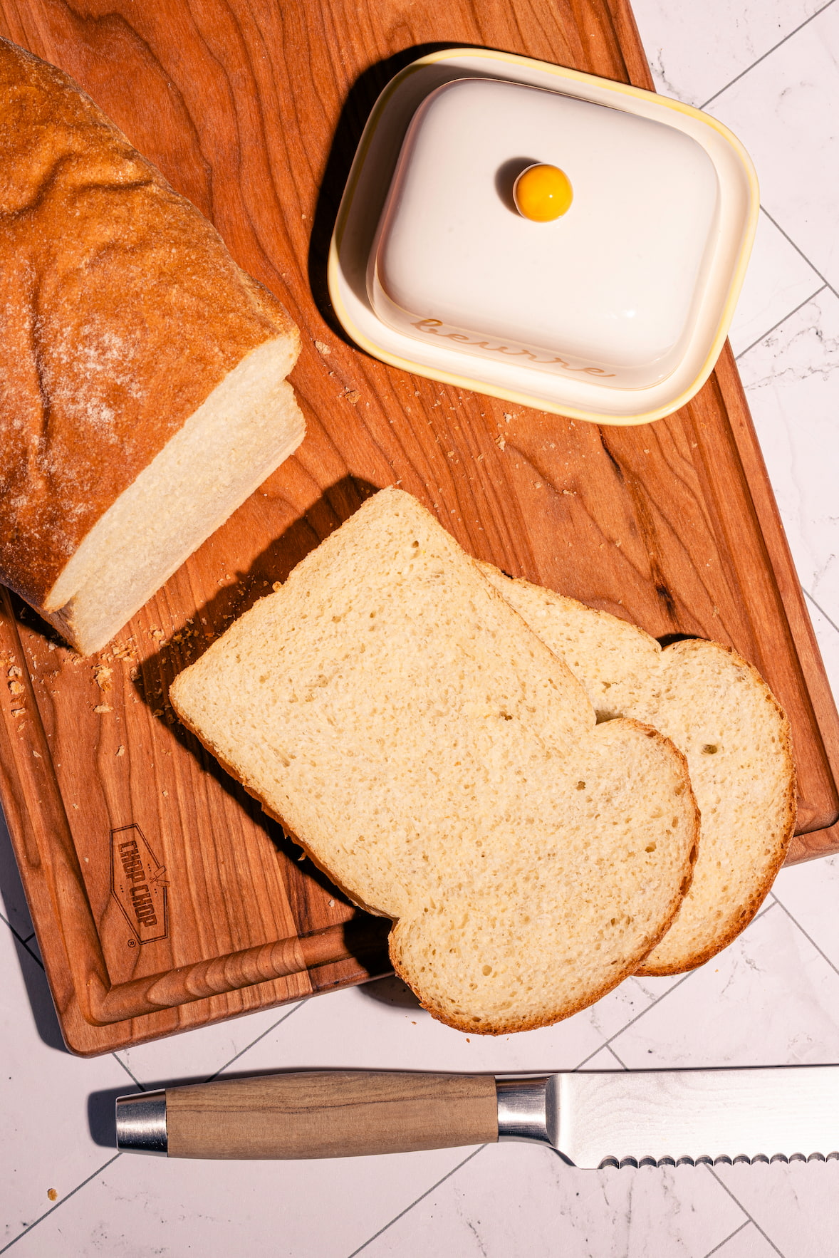 Pain blanc maison facile à mie tendre et croûte dorée