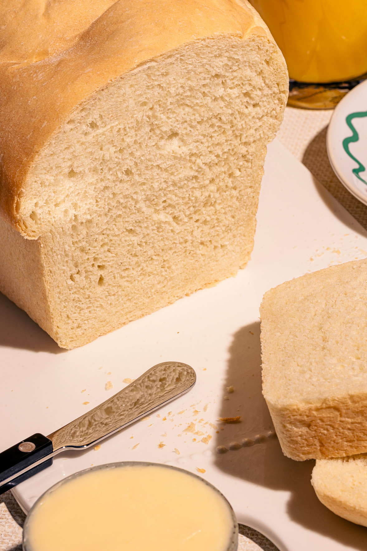 Pain de ménage maison moelleux à mie tendre cuit au four traditionnel