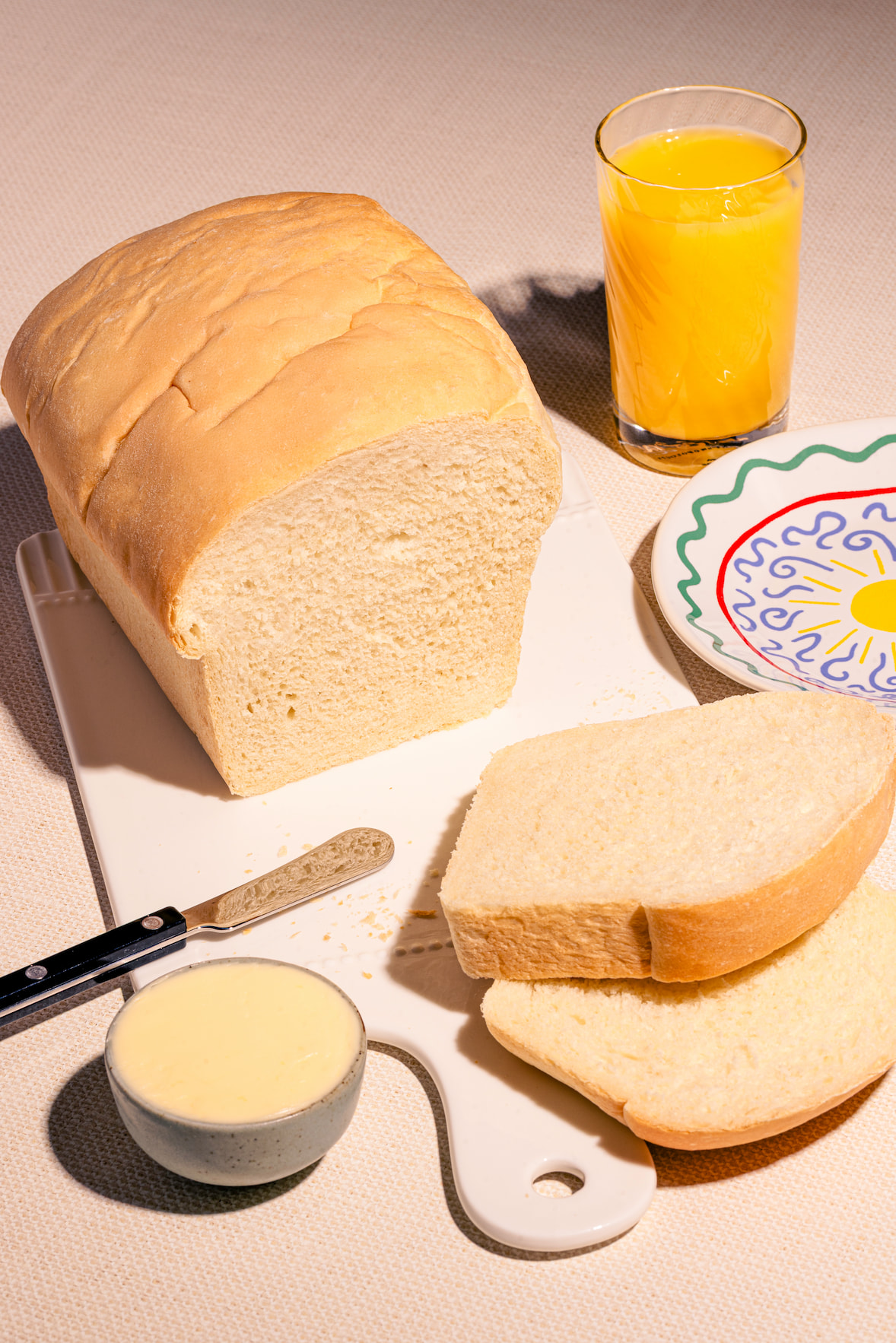 Pain de ménage maison moelleux à mie tendre cuit au four traditionnel