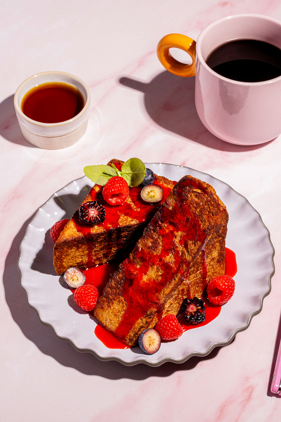 Pain doré de luxe épais style restaurant, doré et moelleux au centre