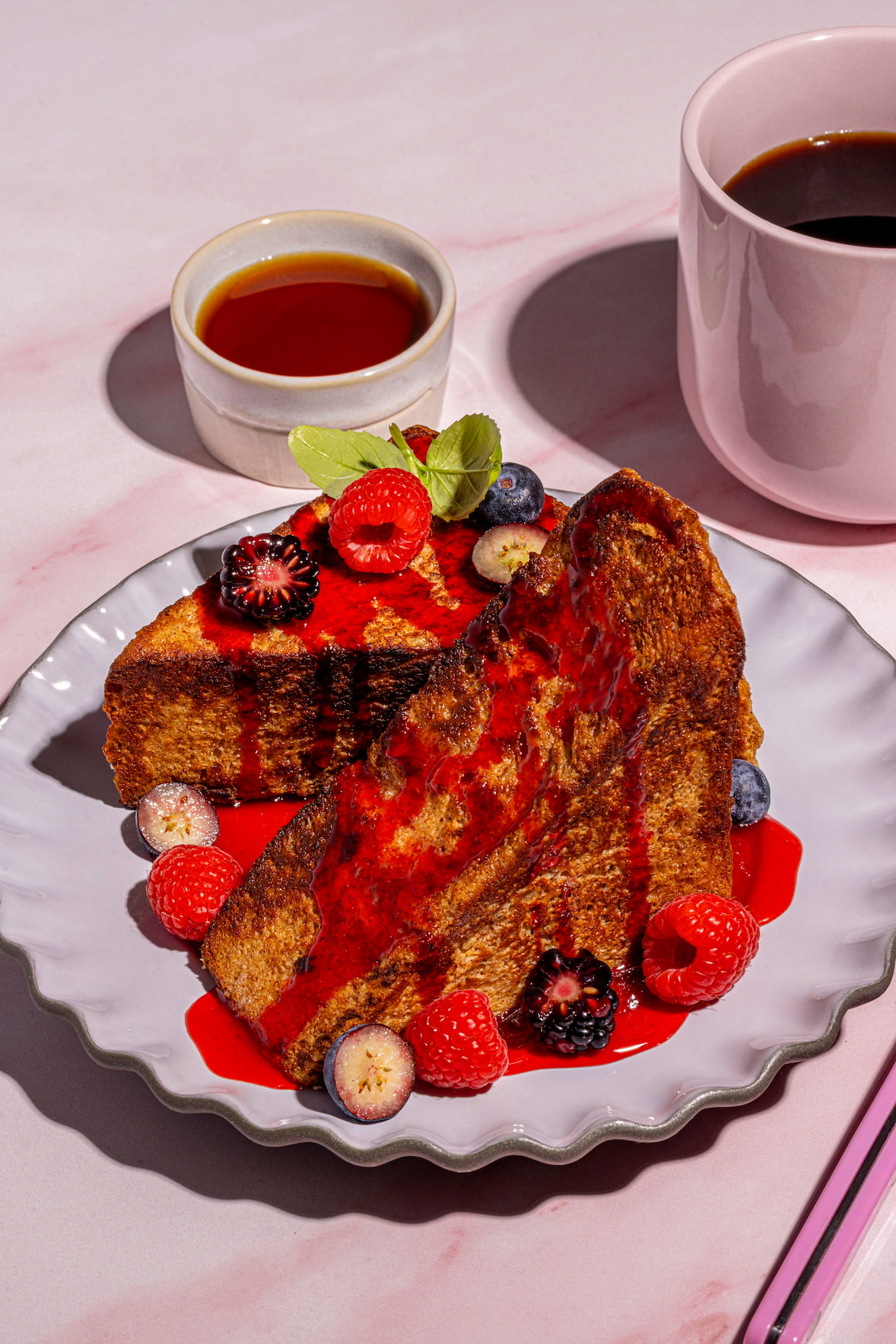 Pain doré de luxe épais style restaurant, doré et moelleux au centre