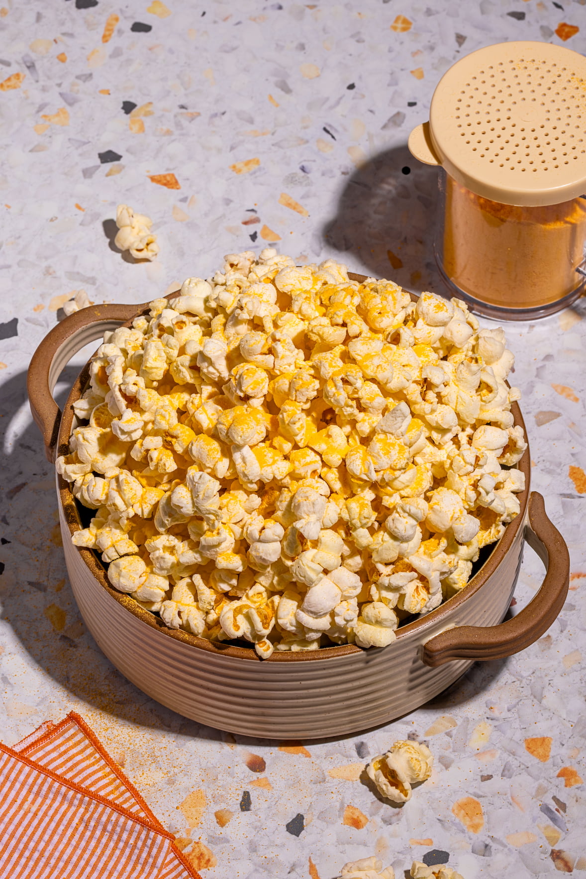 Popcorn maison croustillant facile à la casserole et au micro-ondes