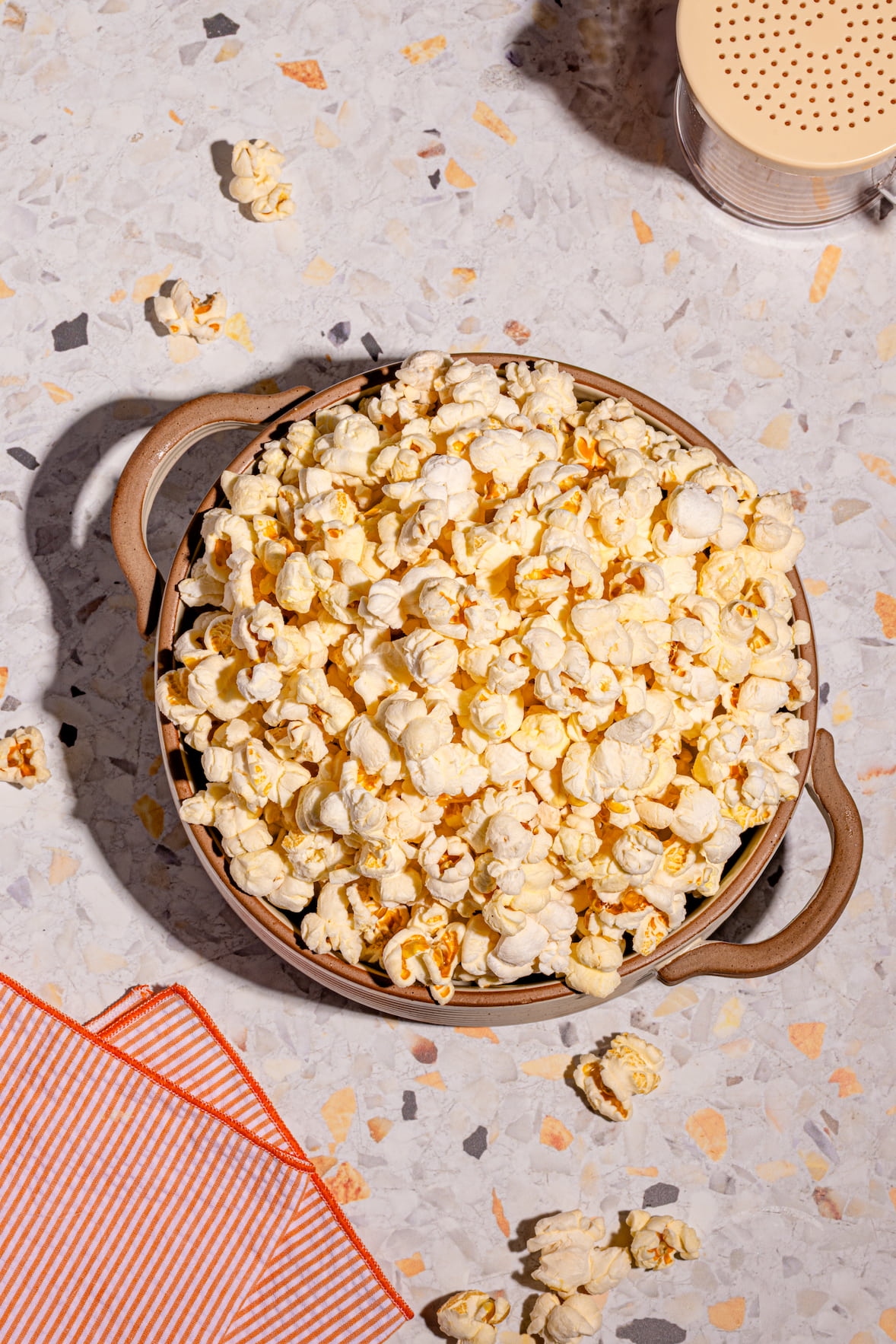 Popcorn maison croustillant facile à la casserole et au micro-ondes