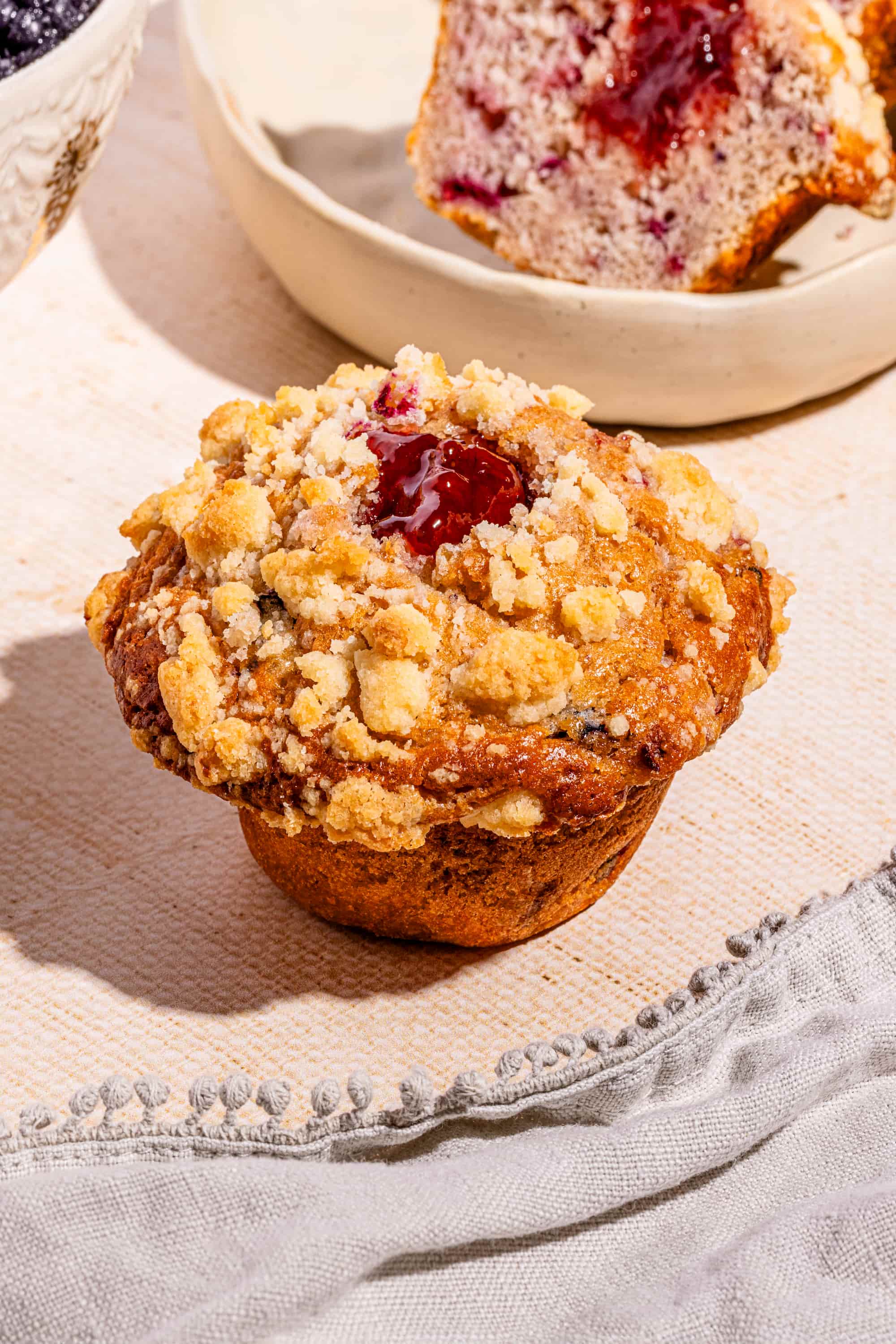 Muffins explosion de fruits (style Tim Hortons) moelleux aux petits fruits et crumble