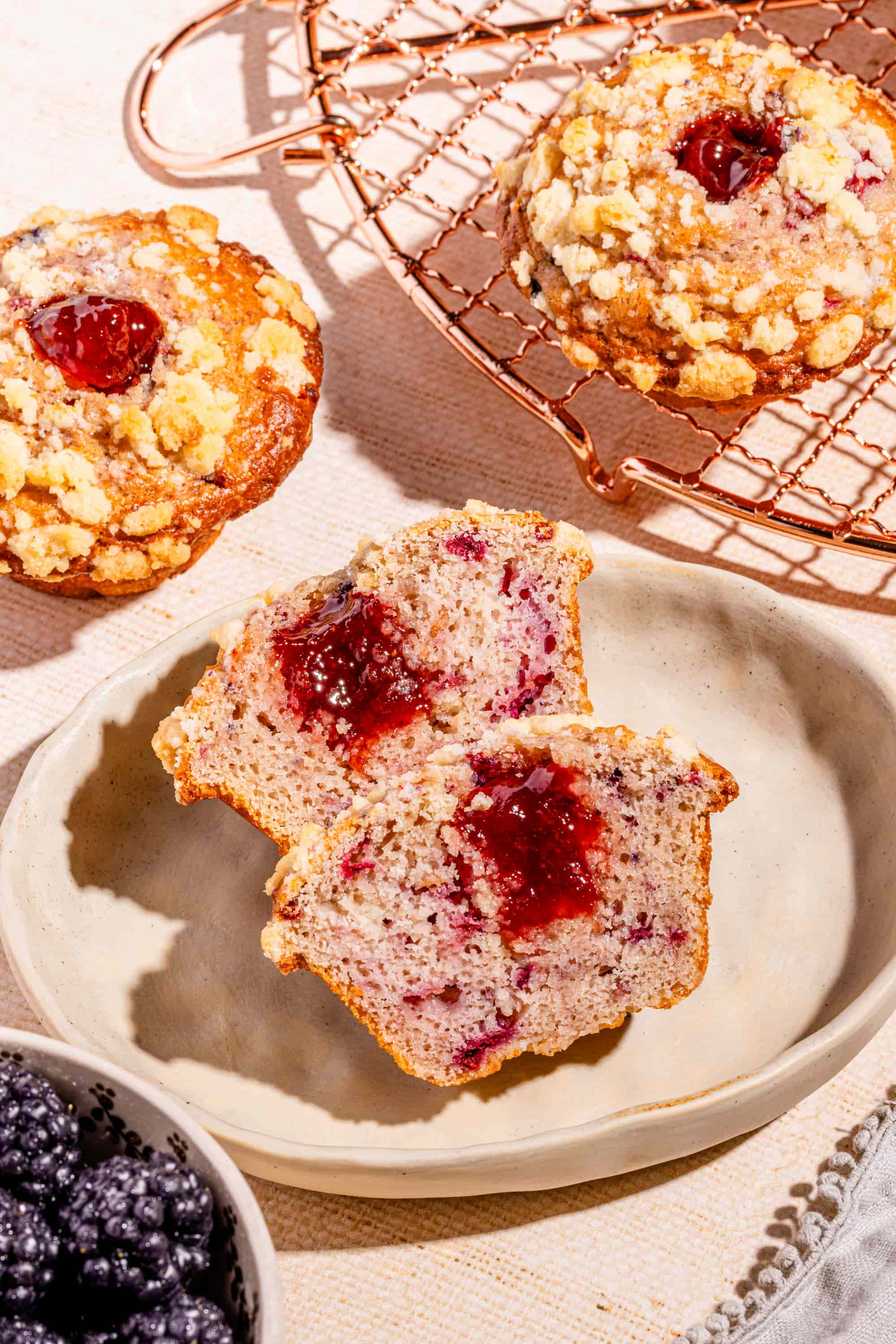 Muffins explosion de fruits (style Tim Hortons) moelleux aux petits fruits et crumble