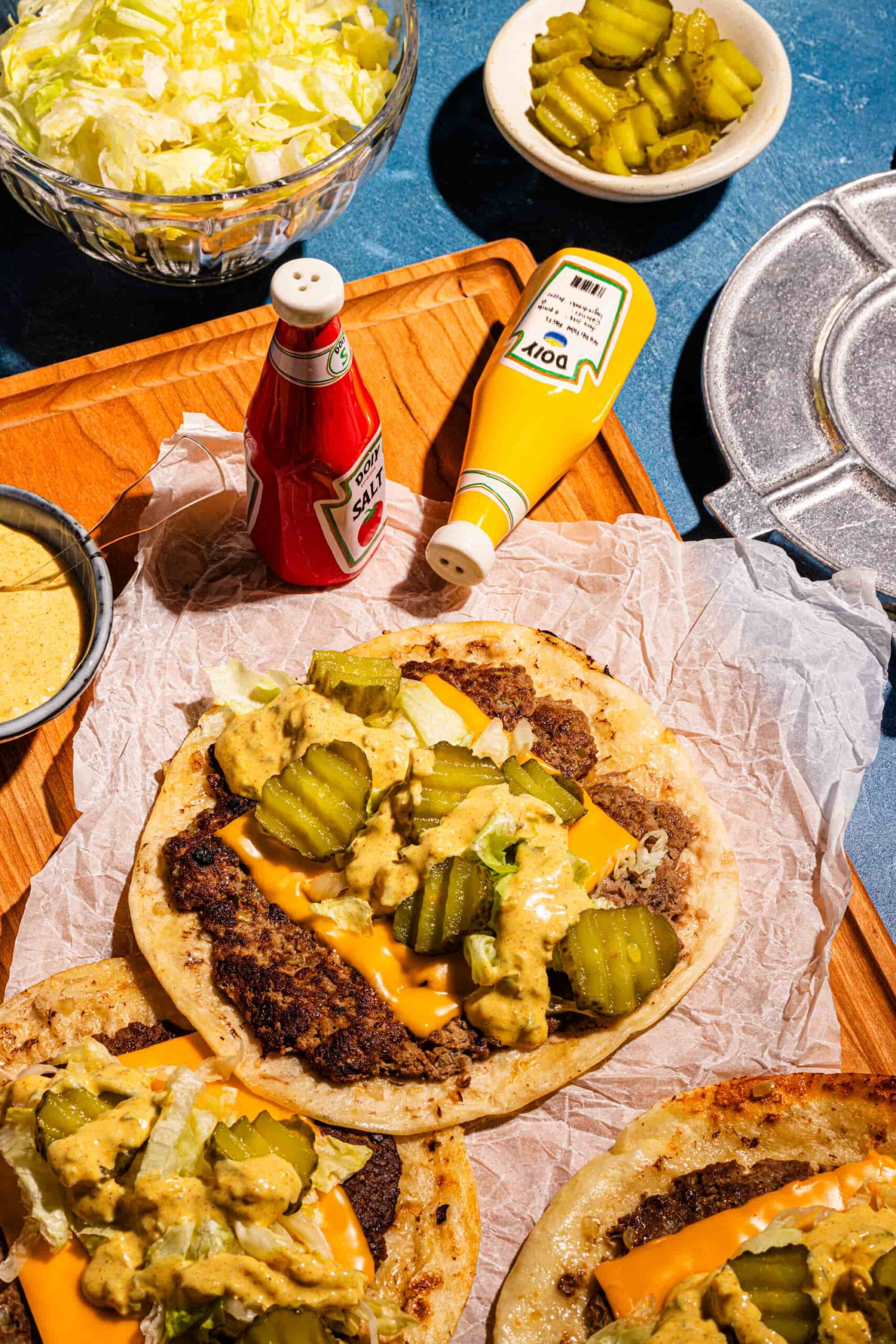 Smash burgers sur tortillas façon Big Mac (recette facile et rapide)