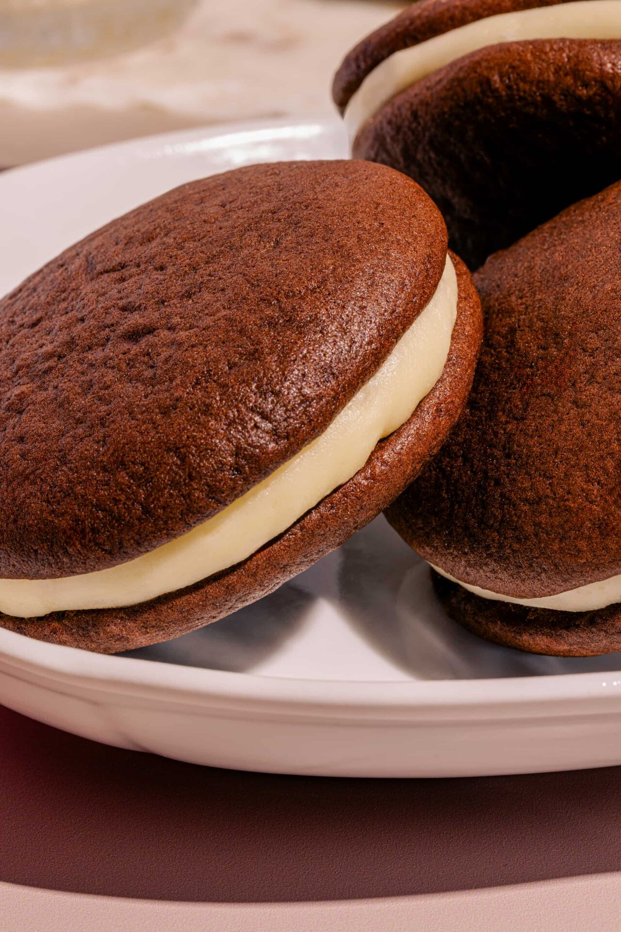 Whoopie pies moelleux au chocolat avec glaçage à la vanille (recette maison)