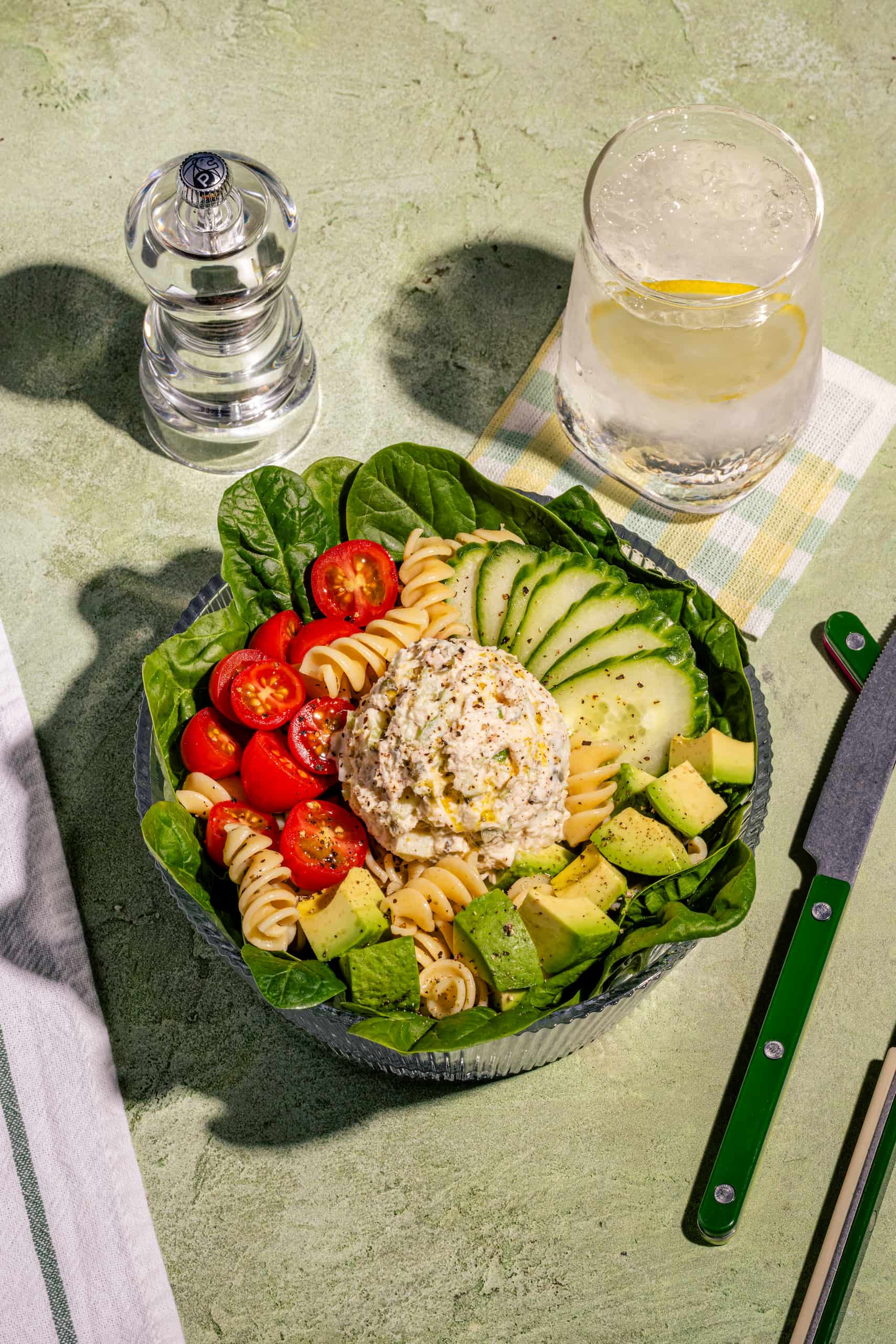 Salade de thon facile avec pâtes rotinis en bol-repas froid rapide