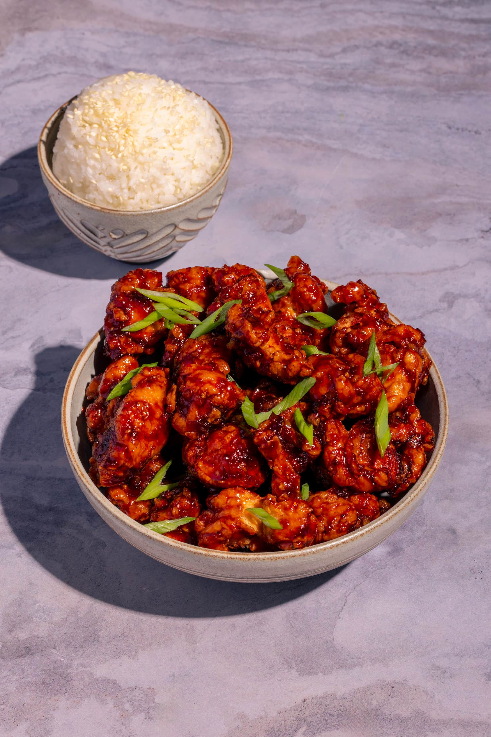 Bouchées de poulet croustillantes au gochujang (poulet frit coréen sauce collante)