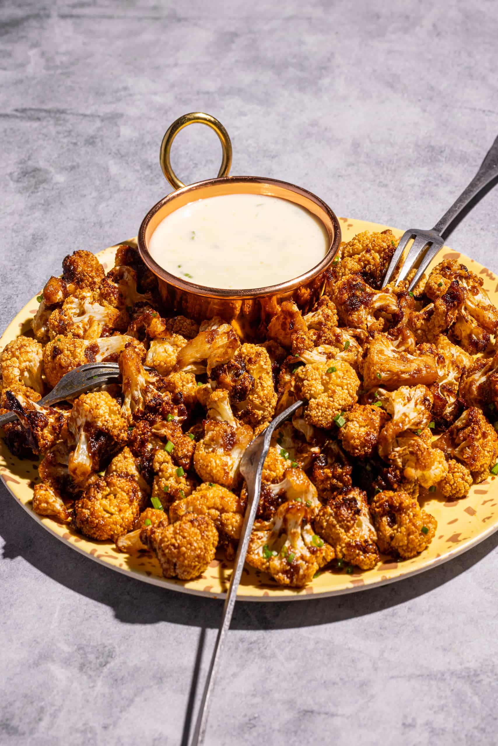 Chou-fleur au air fryer avec paprika doré avec sauce citronnée