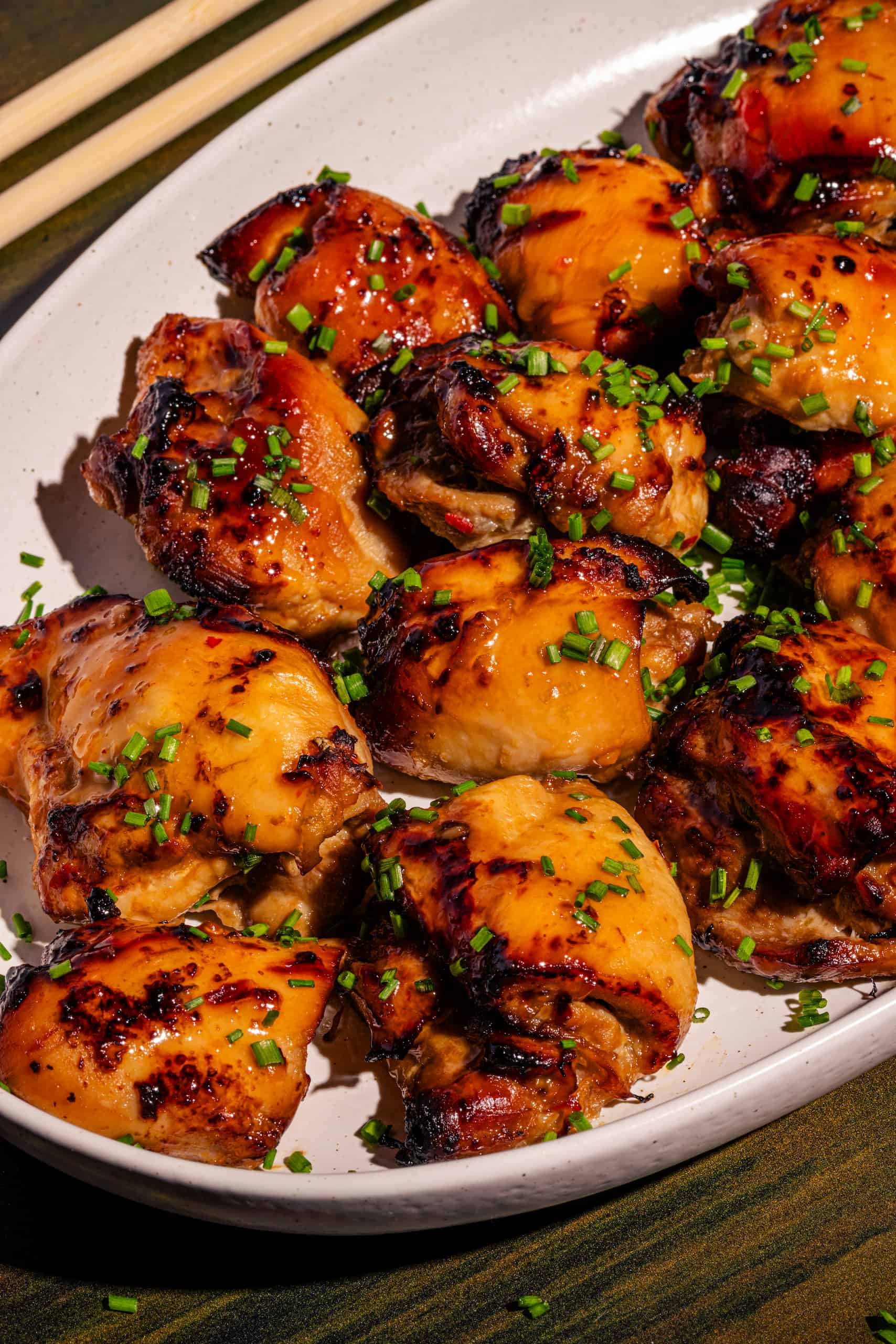 Hauts de cuisses de poulet au air fryer sauce chili thaï et lime dorés et laqués